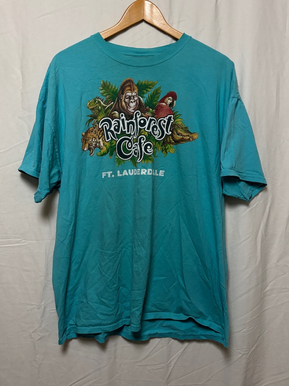 2000’s rainforest cafe cotton blue graphic tee